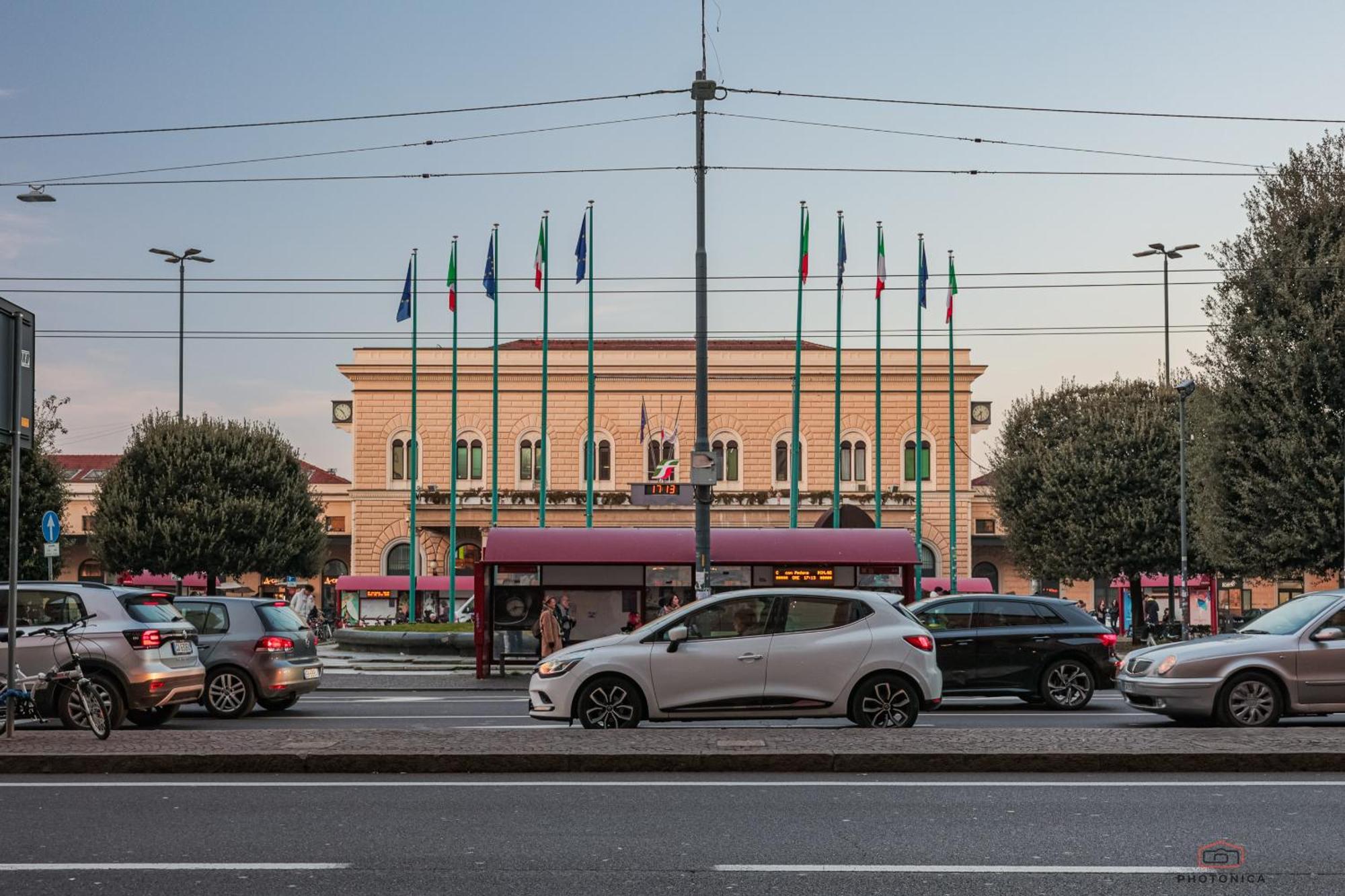 Front Station Apartment - Stazione Centrale Di Bologna Kültér fotó